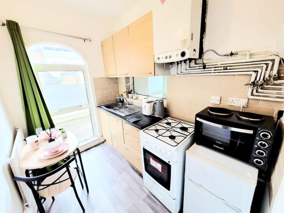 One Bedroom Apartment With A Terrace In Angel ロンドン エクステリア 写真