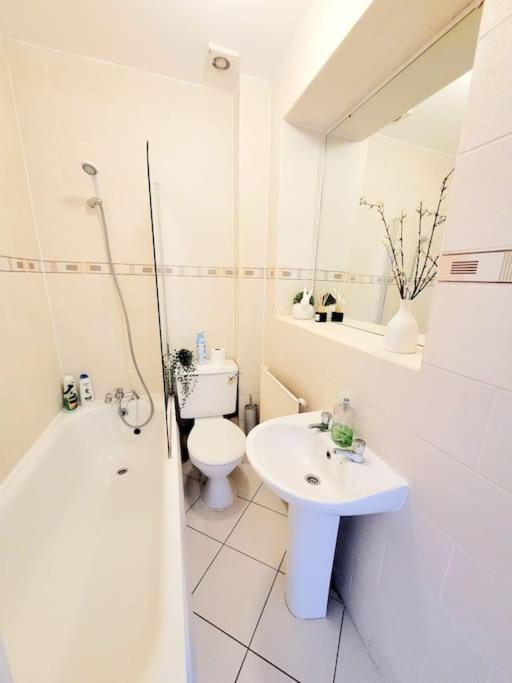 One Bedroom Apartment With A Terrace In Angel ロンドン エクステリア 写真